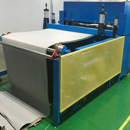 Belt feeding hydraulic cutting machine